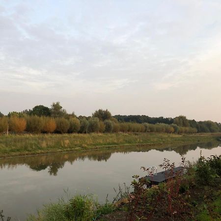 B&B Snurk Stiens, Fijn Verblijf Aan Open Vaarwater エクステリア 写真