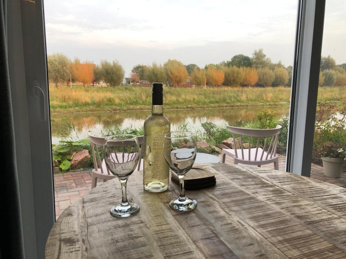 B&B Snurk Stiens, Fijn Verblijf Aan Open Vaarwater エクステリア 写真