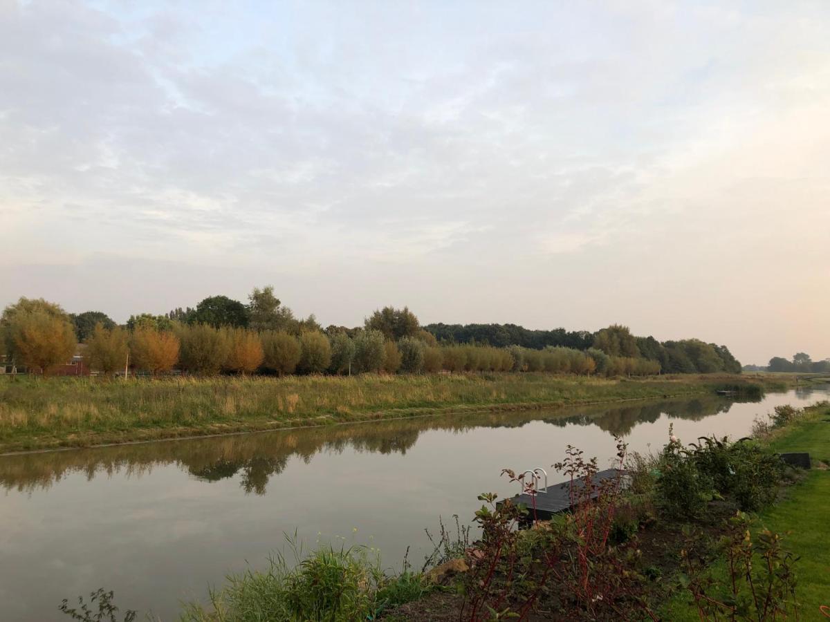 B&B Snurk Stiens, Fijn Verblijf Aan Open Vaarwater エクステリア 写真