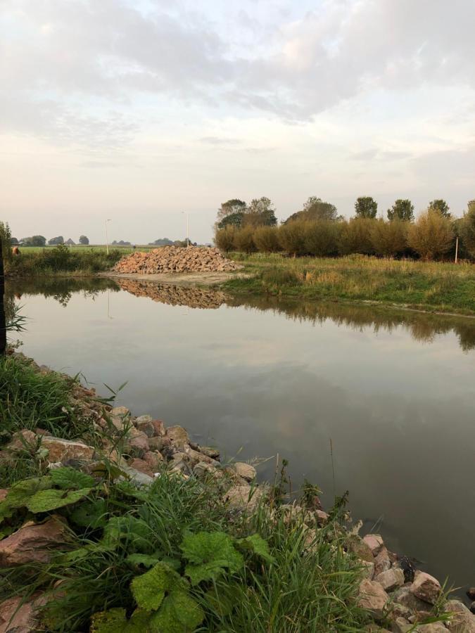 B&B Snurk Stiens, Fijn Verblijf Aan Open Vaarwater エクステリア 写真